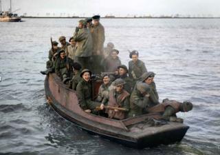Canadese infanteristen steken over naar Noord-Beveland per boot